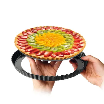 WAVY EDGE PAN WITH REMOVABLE BOTTOM