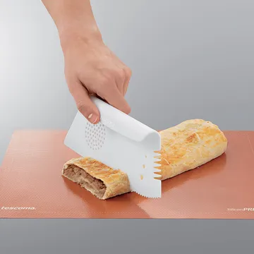 MULTIFUNCTIONAL SPATULA