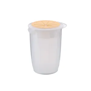 MIXING CONTAINER WITH PROTECTIVE CAP